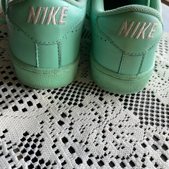 Nike Tennis Classic PRM (GS) Sneakers - Picture 6 of 9